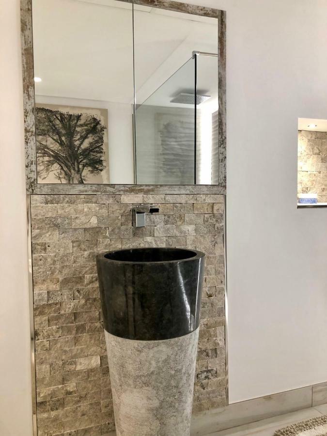 Luxury In La Isla, Walking Distance To Puerto Banus Appartamento